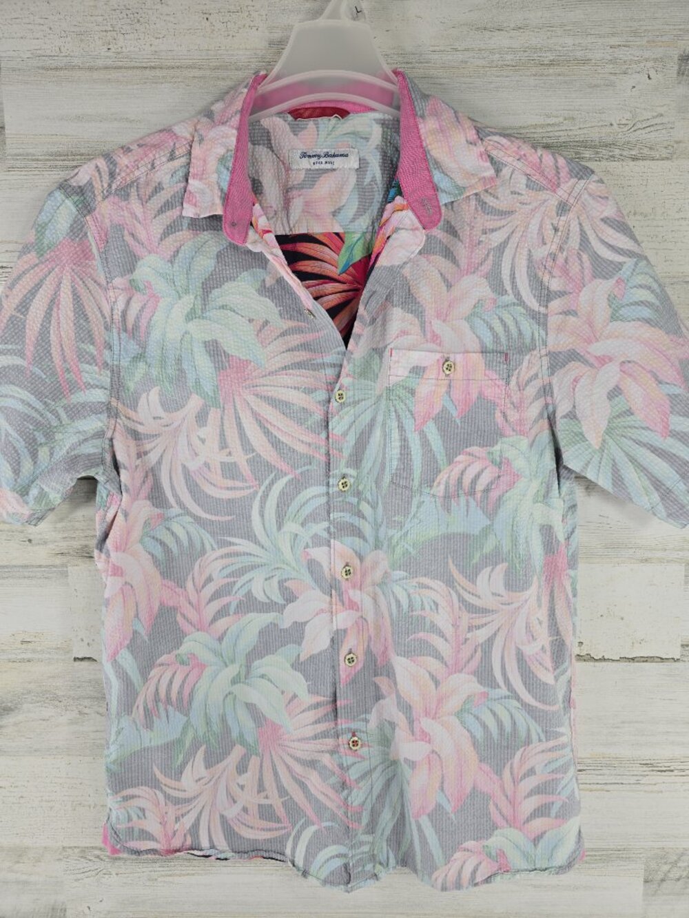 TOMMY BAHAMA Nova Wave Men’s SIZE Medium Tropical Floral Button‑Front Shirt Pink